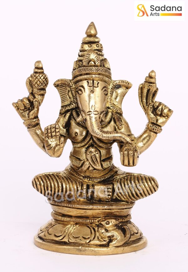 Sitting vinayagar
