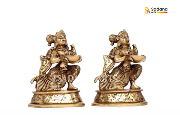 Paavi villakhu sitting(Pair)-Sr67